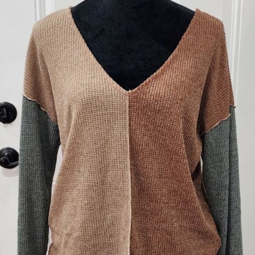 BIBI Multi-color (Olive and Tan) Sweater - Small